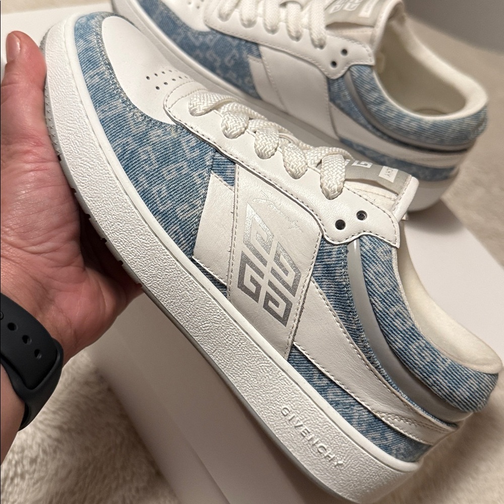 Givenchy Sneaker - Picture 4 of 11